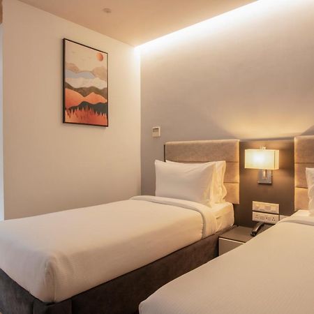 Northway Hotel 维沙卡帕特南 外观 照片