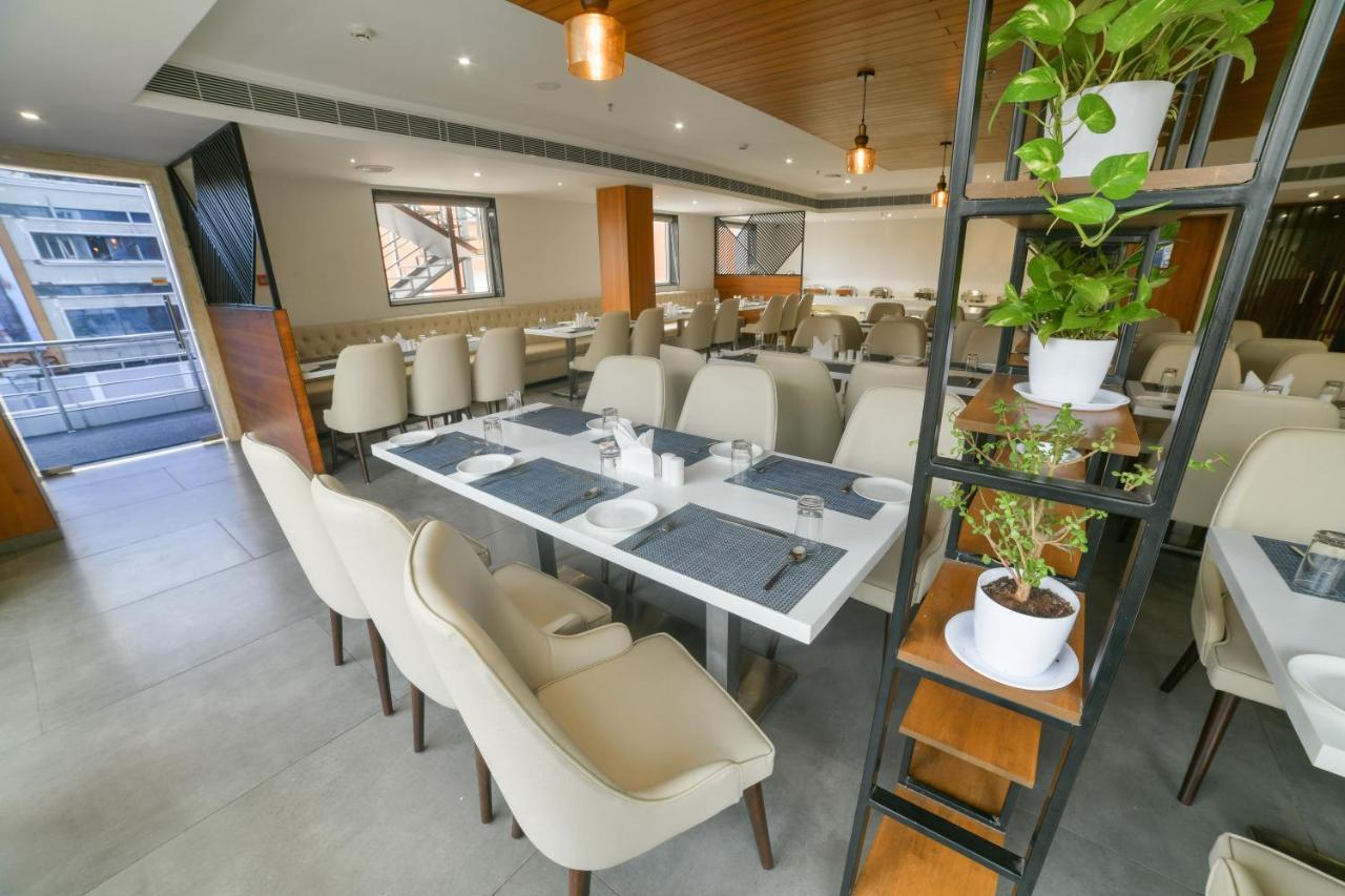 Northway Hotel 维沙卡帕特南 外观 照片