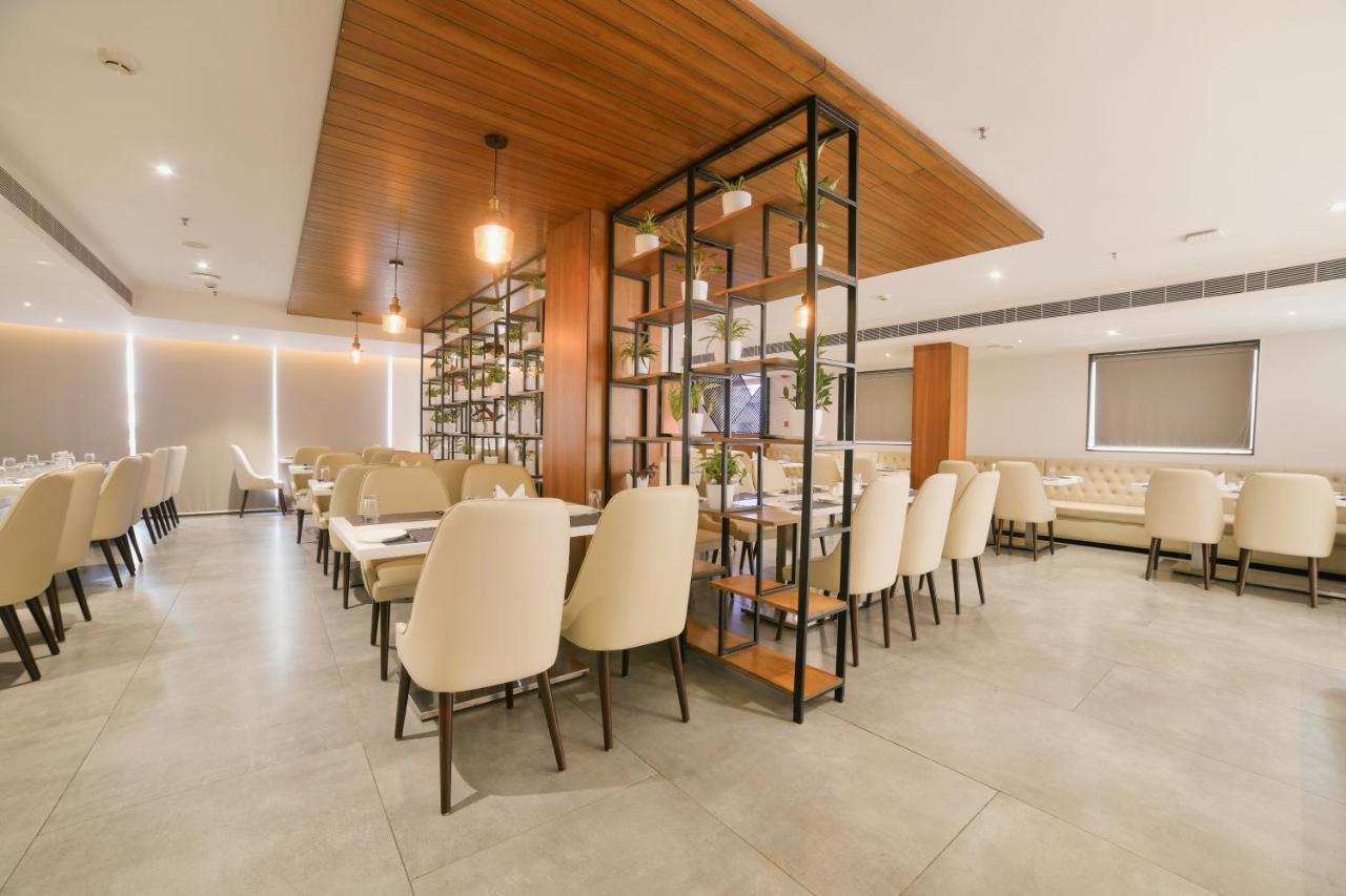 Northway Hotel 维沙卡帕特南 外观 照片