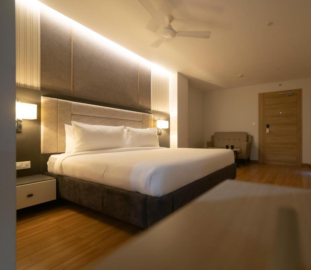 Northway Hotel 维沙卡帕特南 外观 照片