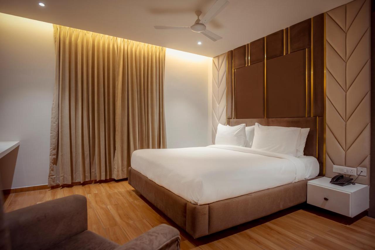 Northway Hotel 维沙卡帕特南 外观 照片